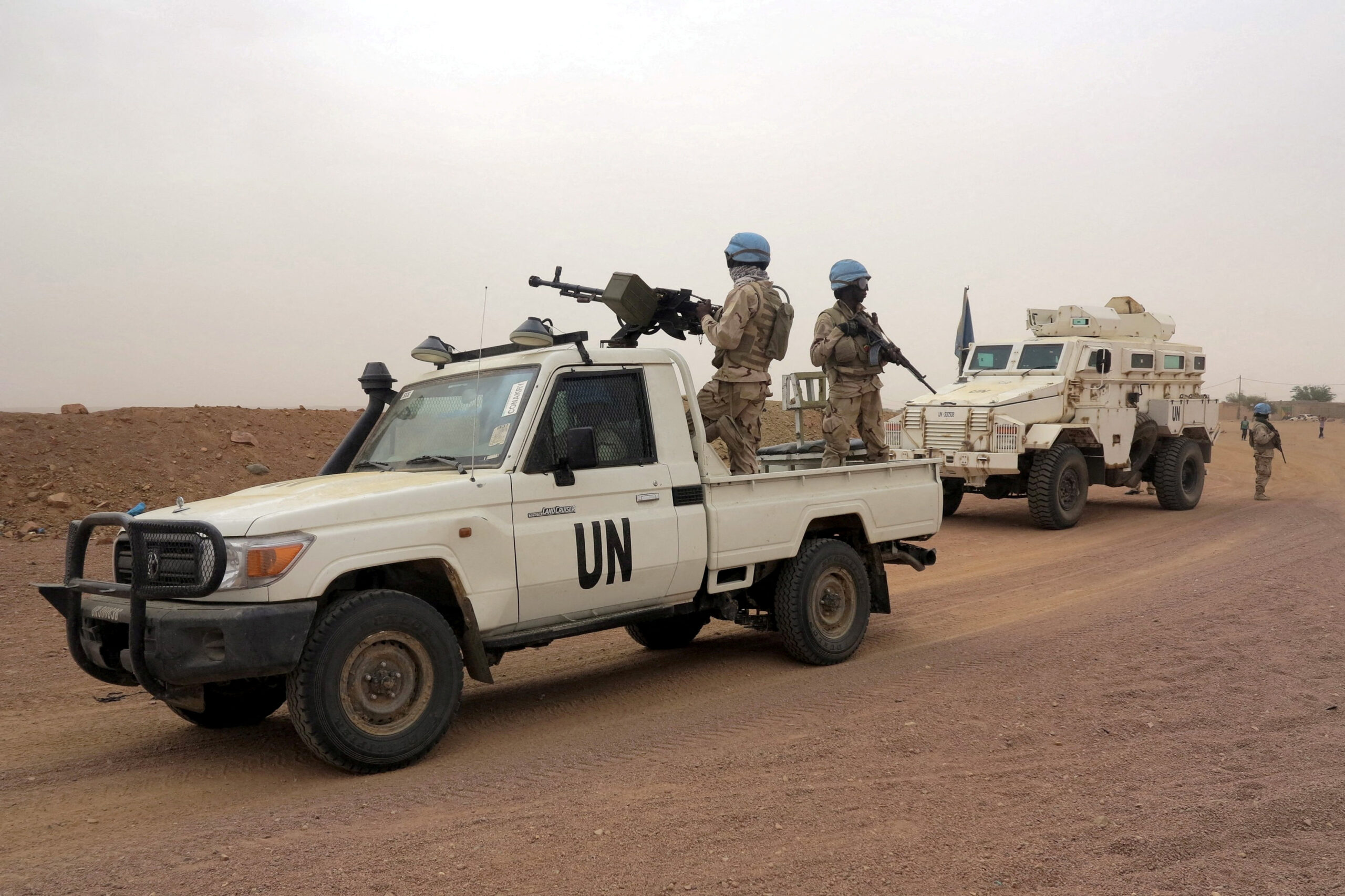 Photo d'archives : Les casques bleus de l'Onu patrouillent à Kidal, au Mali. /Photo prise le 23 juillet 2015/REUTERS/Adama Diarra