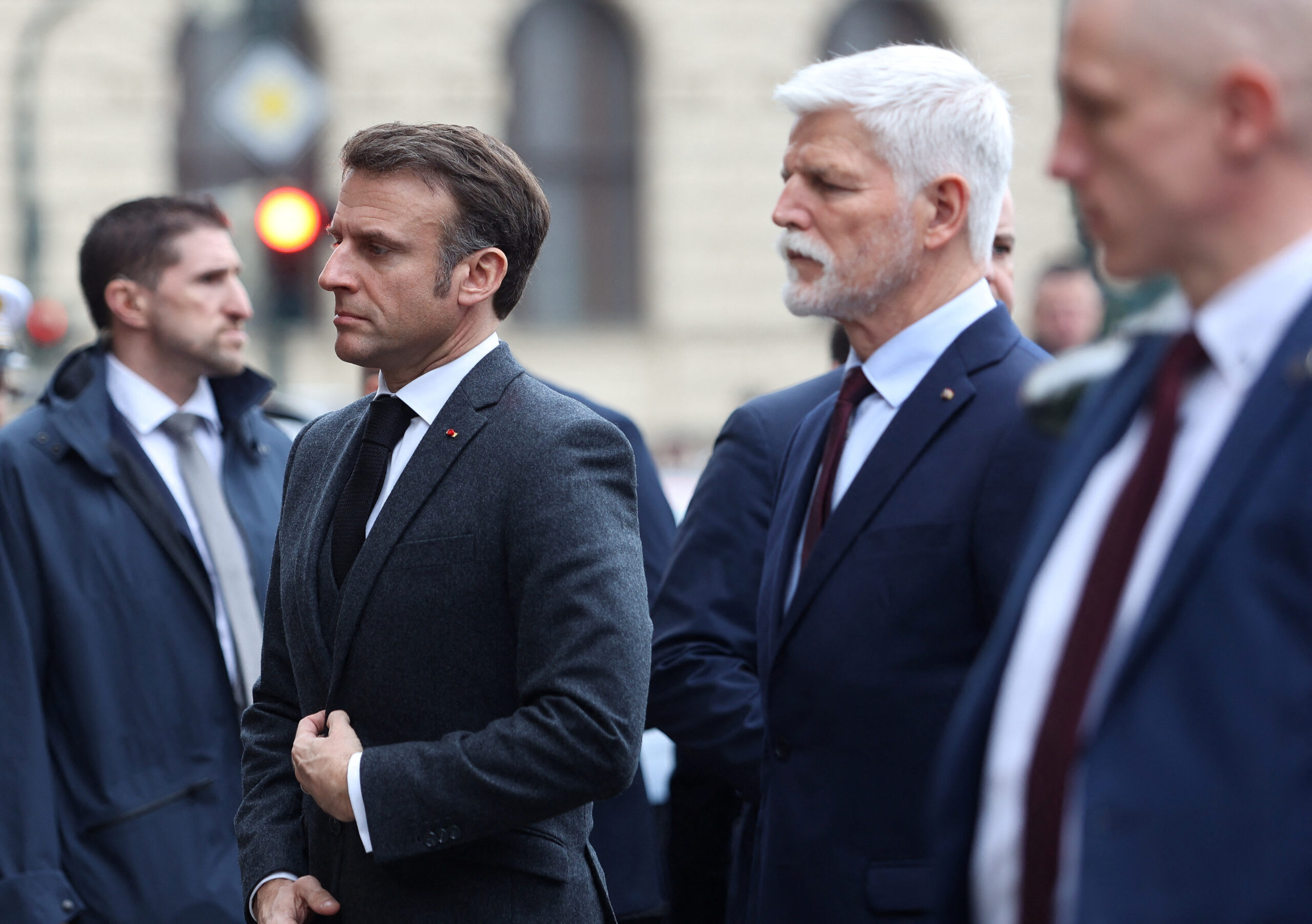 Le Président Emmanuel Macron et son homologue tchèque Petr Pavel, à Prague. /Photo prise le 5 mars 2024/REUTERS/Eva Korinkova