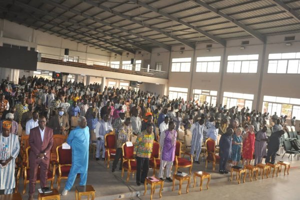 Le 75e anniversaire célébré à l'église AD Tanghin-barrage de Ouagadougou, entre chants, prières et témoignages.