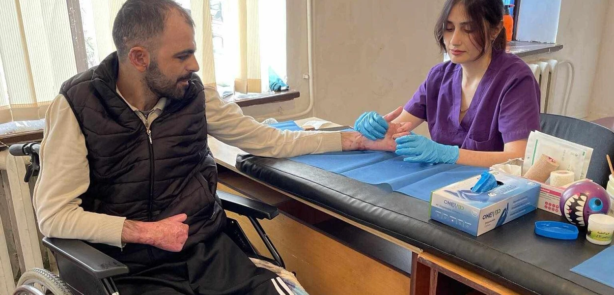 Ashot ne peut actuellement se déplacer qu’en fauteuil roulant. csi