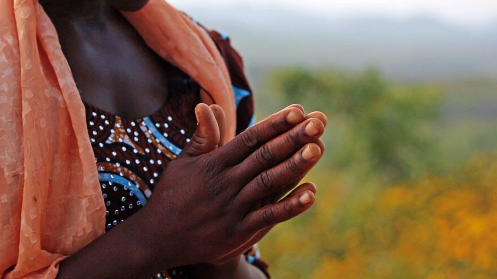 Une femme nigériane en prière. Photo d'illustration.