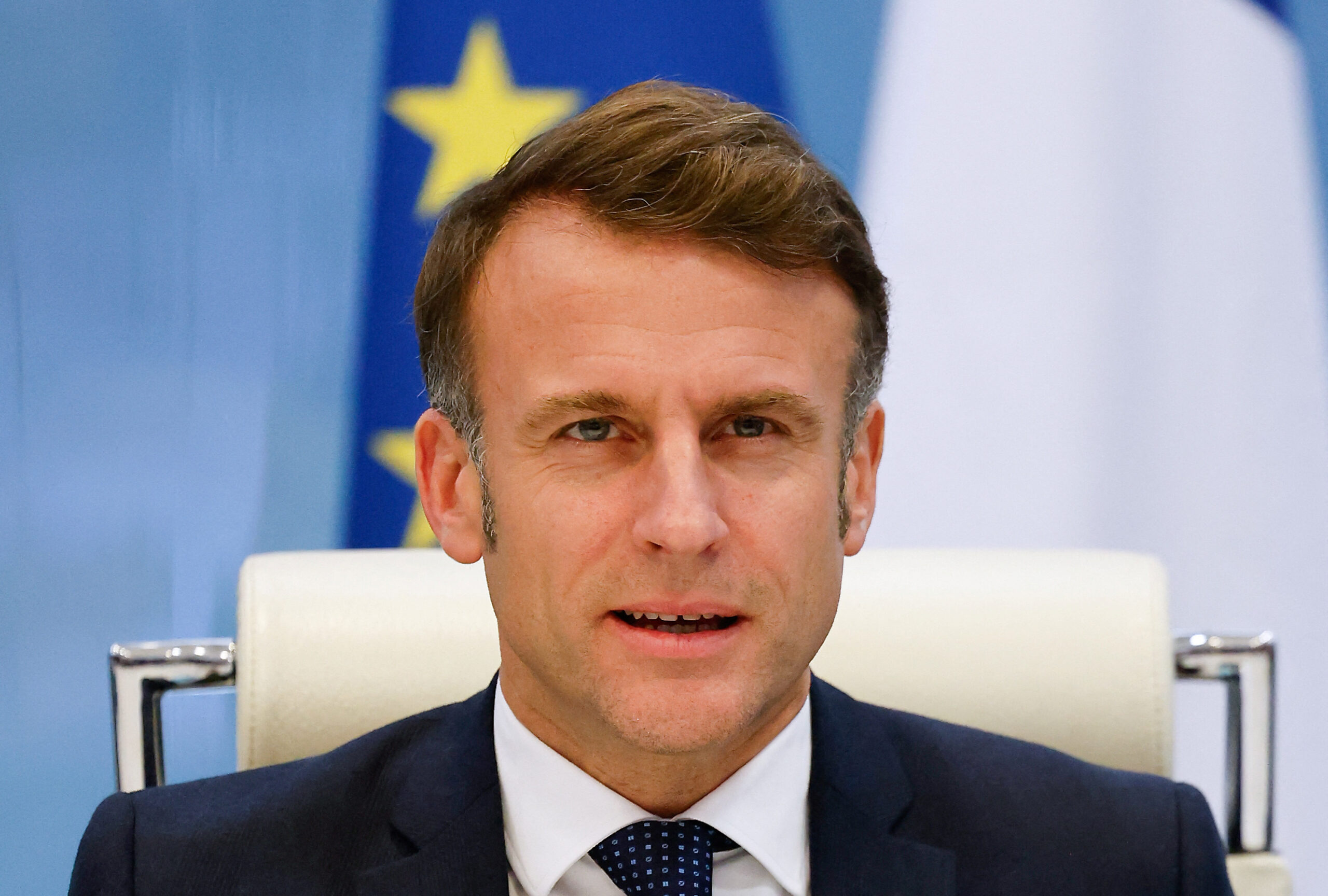 Le président français Emmanuel Macron dirige une réunion de crise consacrée à la situation dans le territoire français de Mayotte dans l'océan Indien à la suite du cyclone Chido, au ministère de l'Intérieur à Paris, France. /Photo prise le 16 décembre 2024/REUTERS/LUDOVIC MARIN/