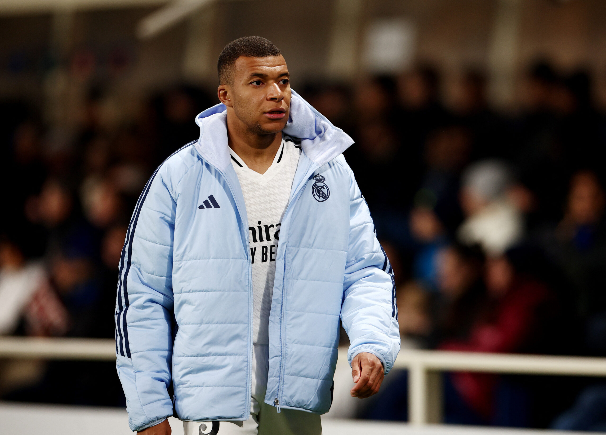 Kylian Mbappé du Real Madrid est remplacé après s'être blessé. /Photo prise le 10 décembre 2024/REUTERS/Guglielmo Mangiapane