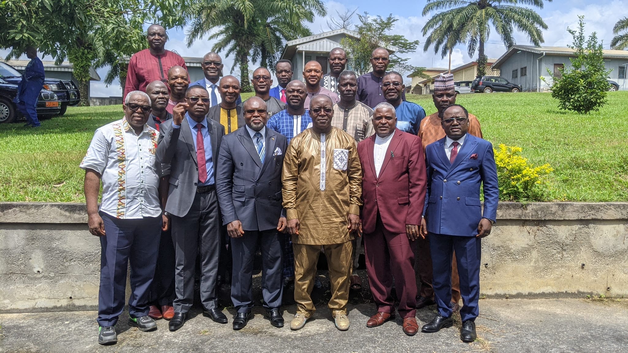 Equipe dirigeante de la Mission du Plein Evangile du Cameroun, seule église pentecôtiste affiliée au Conseil des Eglises Protestantes du Cameroun (CEPCA).