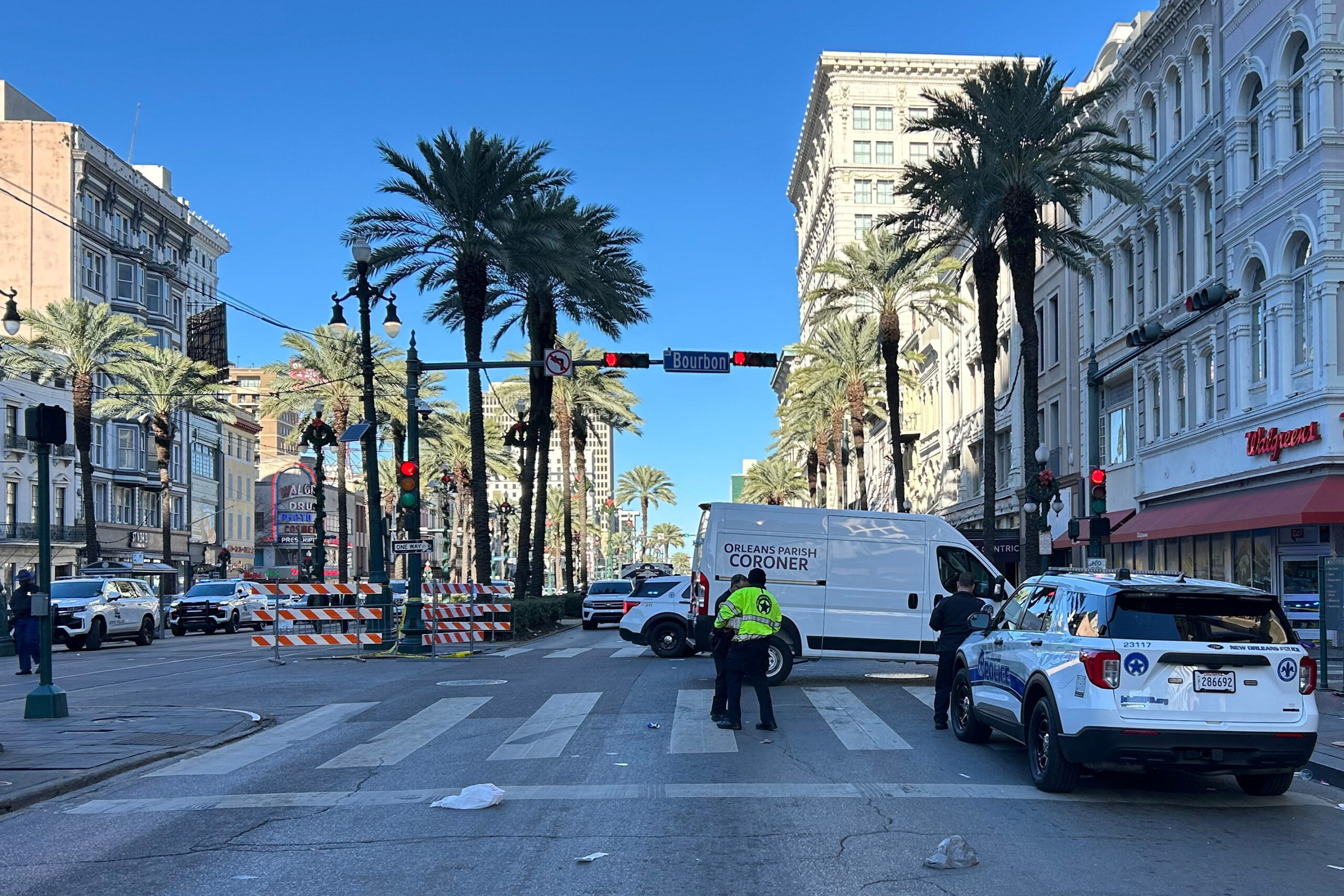 Un homme a foncé sur la foule au volant d'un pick-up dans la nuit de mardi à mercredi tuant au moins dix personnes et en blessant plus de 35 dans le Vieux carré français de la Nouvelle-Orléans, une attaque qui pourrait, selon le FBI, être considérée comme un acte de terrorisme.. /Photo prise le 1er janvier 2025/REUTERS/Brian Thevenot