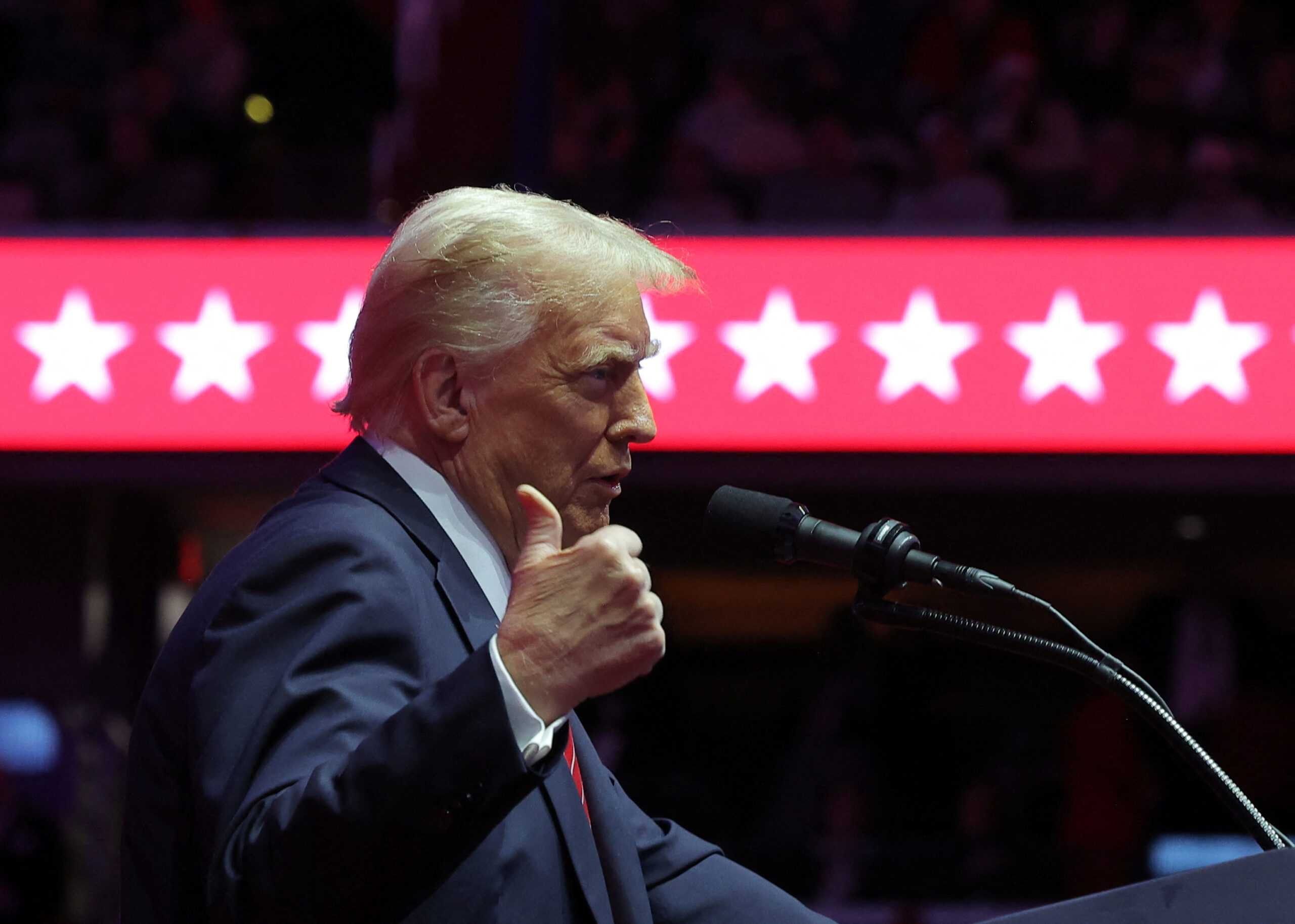 Le président élu des États-Unis, Donald Trump, s'exprime lors d'un rassemblement la veille de son investiture pour un second mandat, à Washington, États-Unis/Photo prise le 19 janvier 2025. REUTERS/Carlos Barria