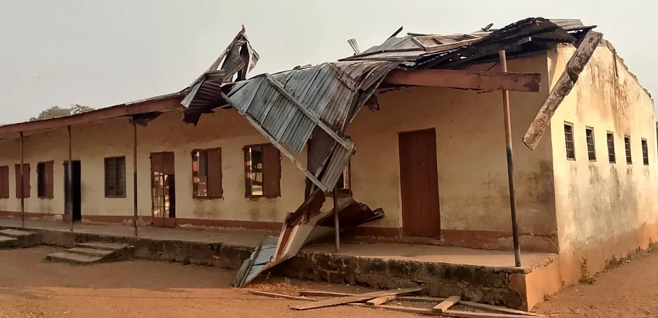 Ce bâtiment a été gravement endommagé lors de l’attaque meurtrière du jour de Noël dans l’État fédéré de Benue. Photo : Ministère de l’Intérieur, Facebook