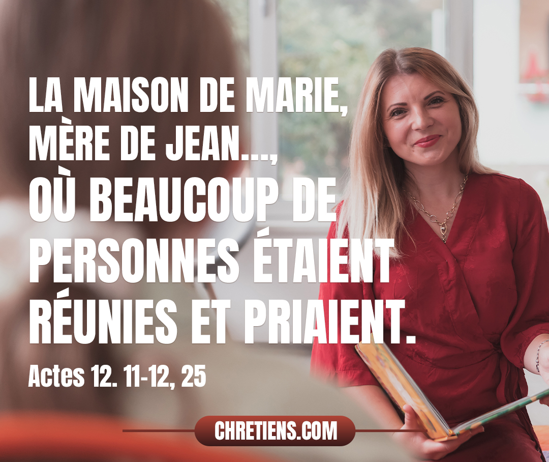 Actes 12:12 - Après avoir réfléchi, il se dirigea vers la maison de Marie, mère de Jean, surnommé Marc, où beaucoup de personnes étaient réunies et priaient.