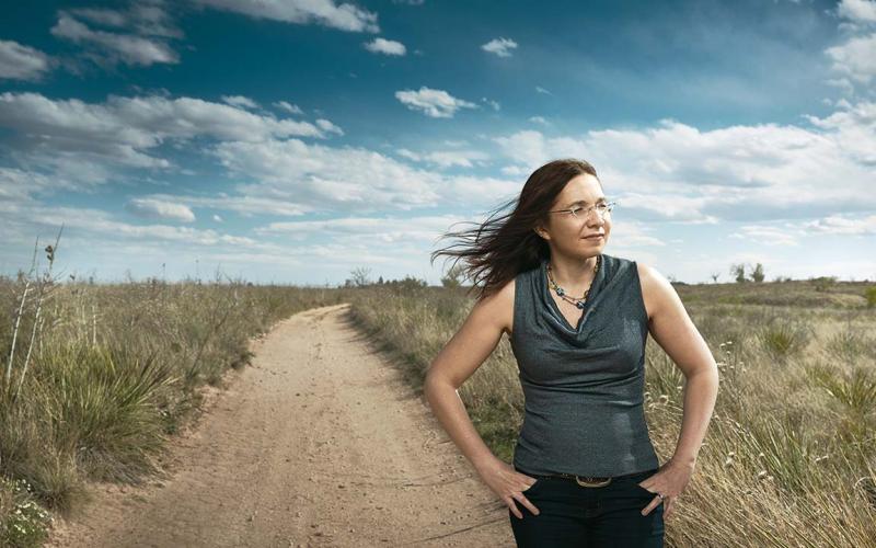 Katharine Hayhoe est climatologue, spécialiste de l'atmosphère, chrétienne canadienne, fille d'un couple de missionnaires évangéliques et femme de pasteur évangélique. Crédit photo: https://www.katharinehayhoe.com