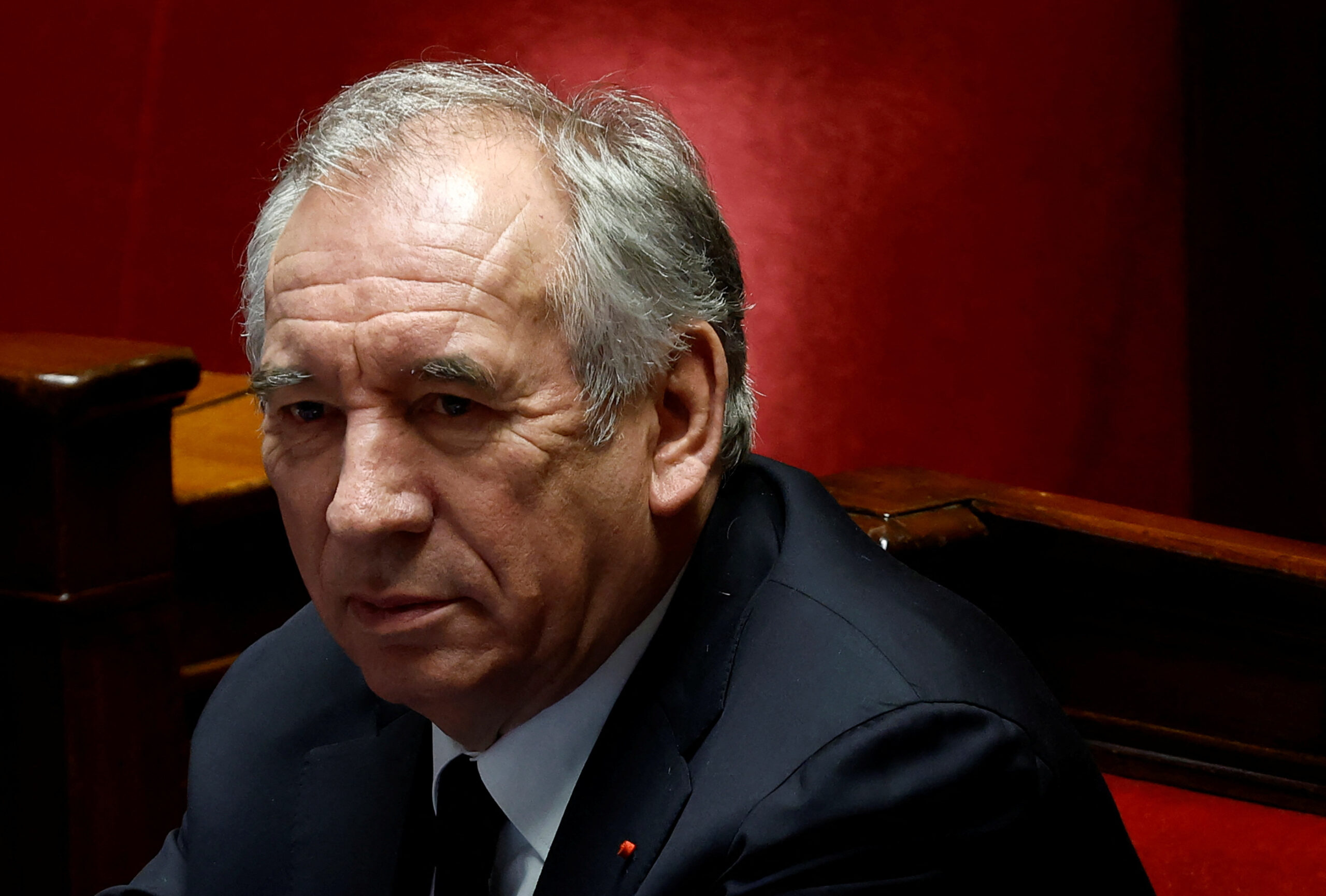 François Bayrou a échappé mercredi à une motion de censure déposée par le Parti socialiste (PS) qui entendait notamment protester contre les propos du Premier ministre sur un "sentiment de submersion" migratoire en France, empruntés selon lui à l'extrême-droite. /Photo prise le 5 février 2025/REUTERS/Gonzalo Fuentes