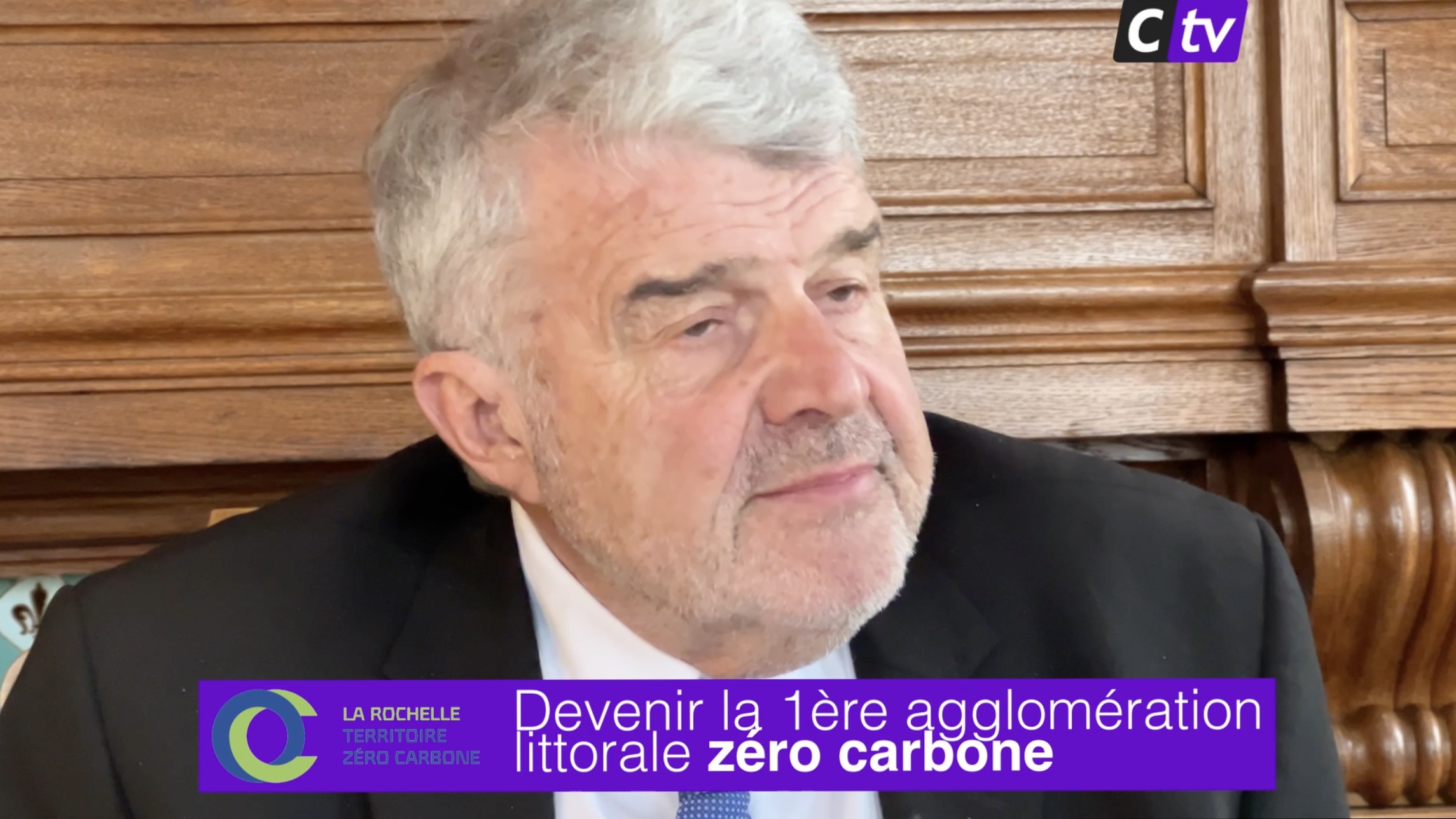 Jean-François Fountaine, maire de La Rochelle, revient pour CTV, sur l’actualité de la ville qu’il administre. À un an des prochaines élections municipales, le maire évoque les grands axes de sa politique municipale : le budget primitif 2025, le label “La Rochelle Territoire Zéro Carbone”, le logement et les grands projets structurels de la ville. Une ville qui reste très attractive et se confronte à des problématiques de développement durable.