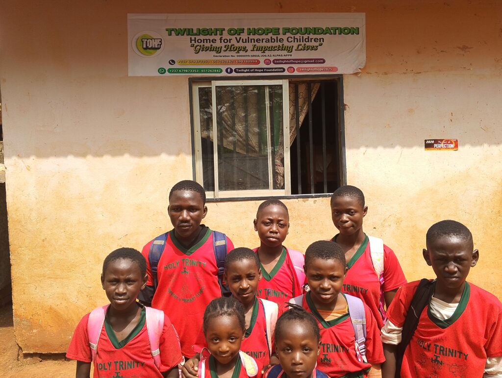 Les pensionnaires de l'Orphelinat Twilight of Hope Foundation situé à Carrefour Jouvence à Yaoundé 