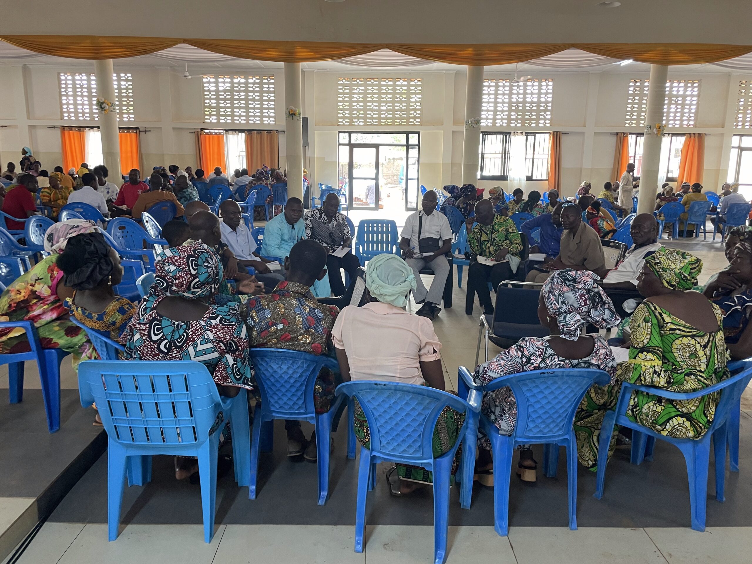 Enseigne à l'église Coopération évangélique de Lakouanga - Bangui - RCA