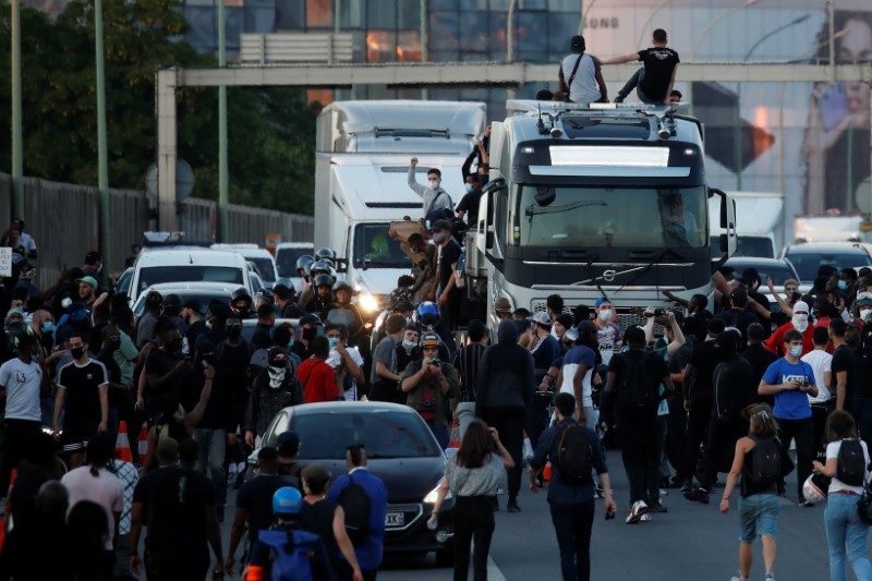 INCIDENTS À PARIS LORS D'UN HOMMAGE À ADAMA TRAORÉ