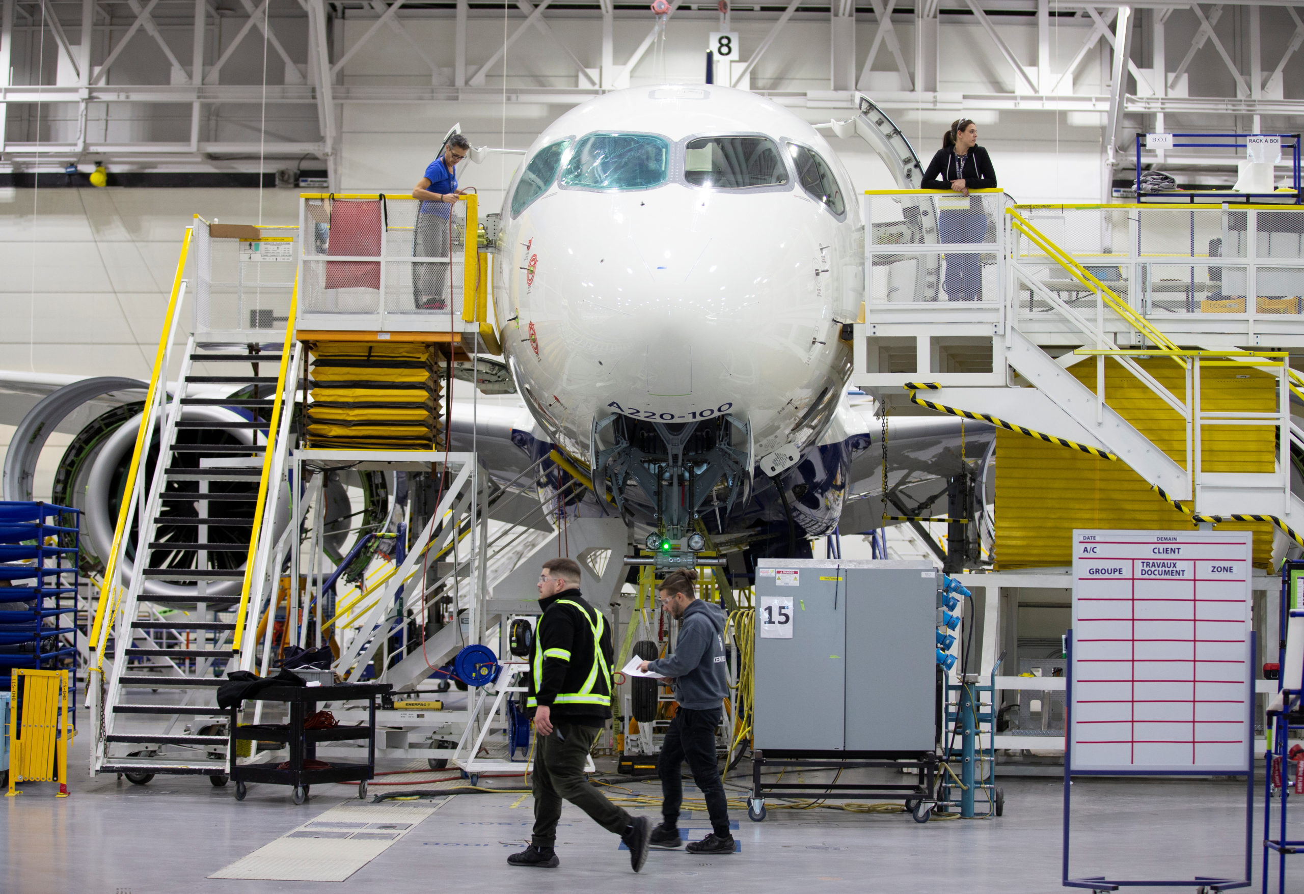 FRANCE: PLAN DE 10 MILLIARDS D'EUROS ÉVOQUÉ POUR L'AÉRONAUTIQUE, DONT 1 MILLIARD POUR UN FONDS D'INVESTISSEMENT