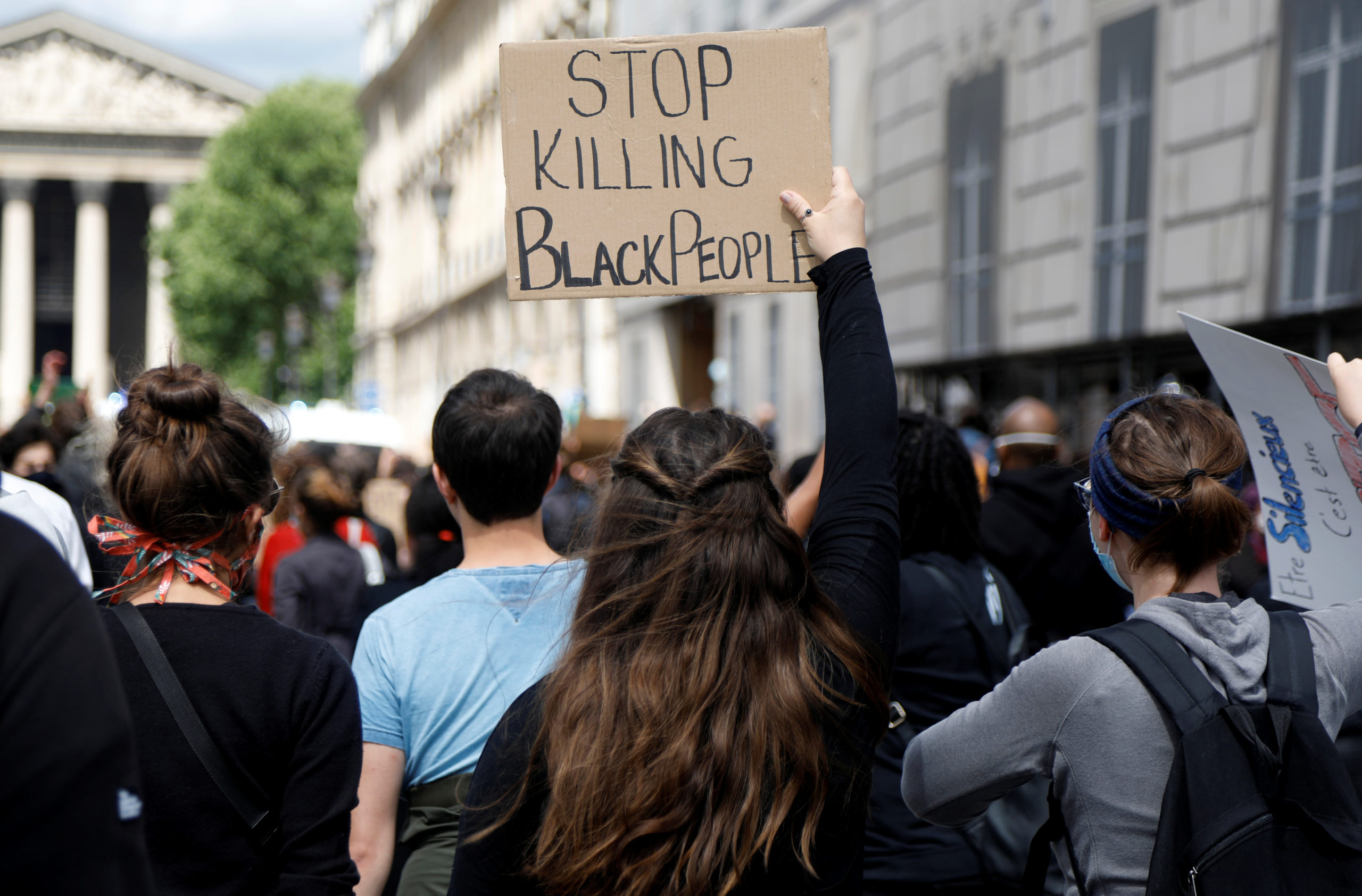 MANIFESTATIONS: QUELQUES CENTAINES DE PERSONNES SE SONT RASSEMBLÉES A PARIS