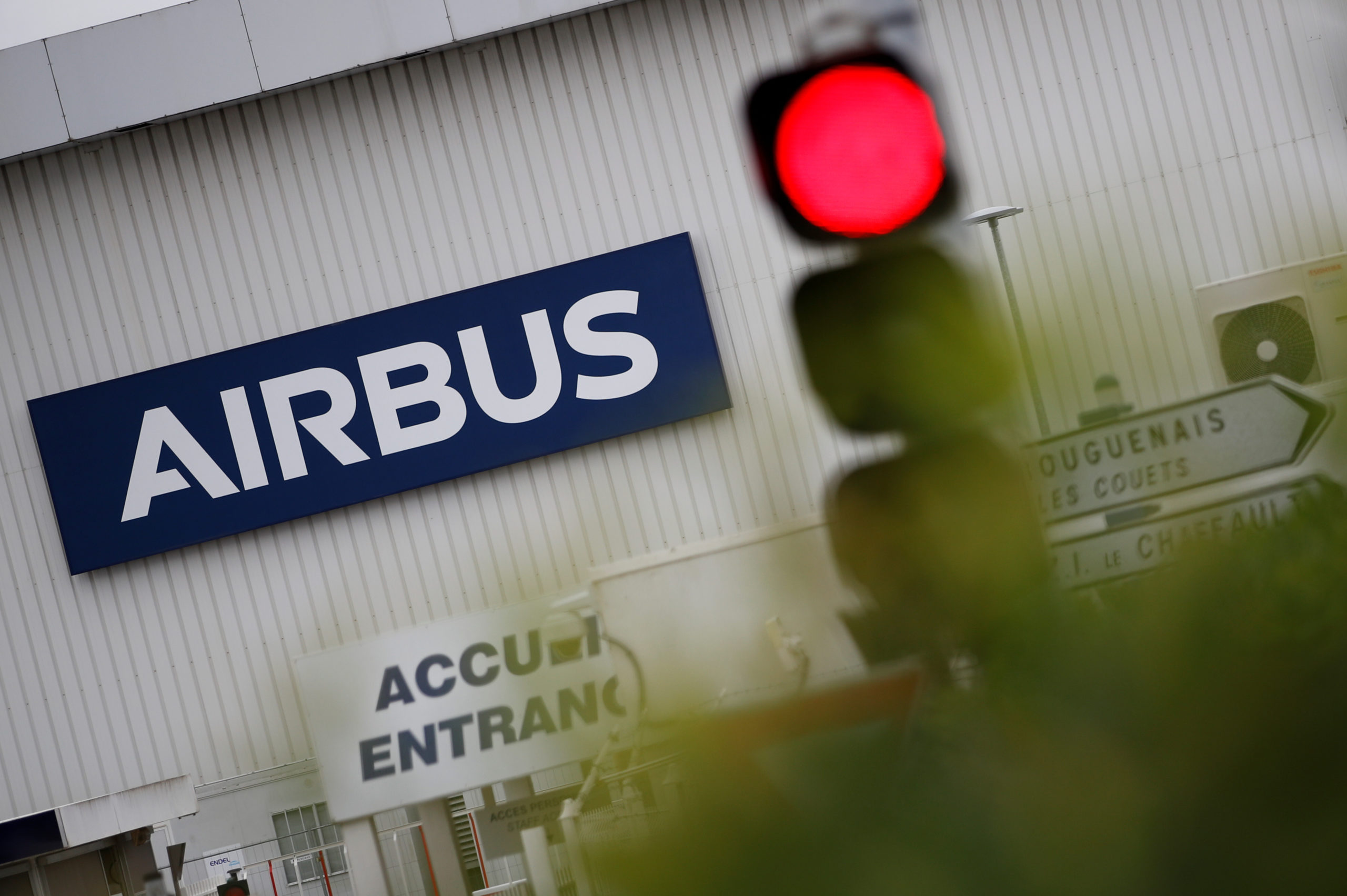 Bercy juge "excessif" le chiffre des suppressions d'emplois annoncées par Airbus