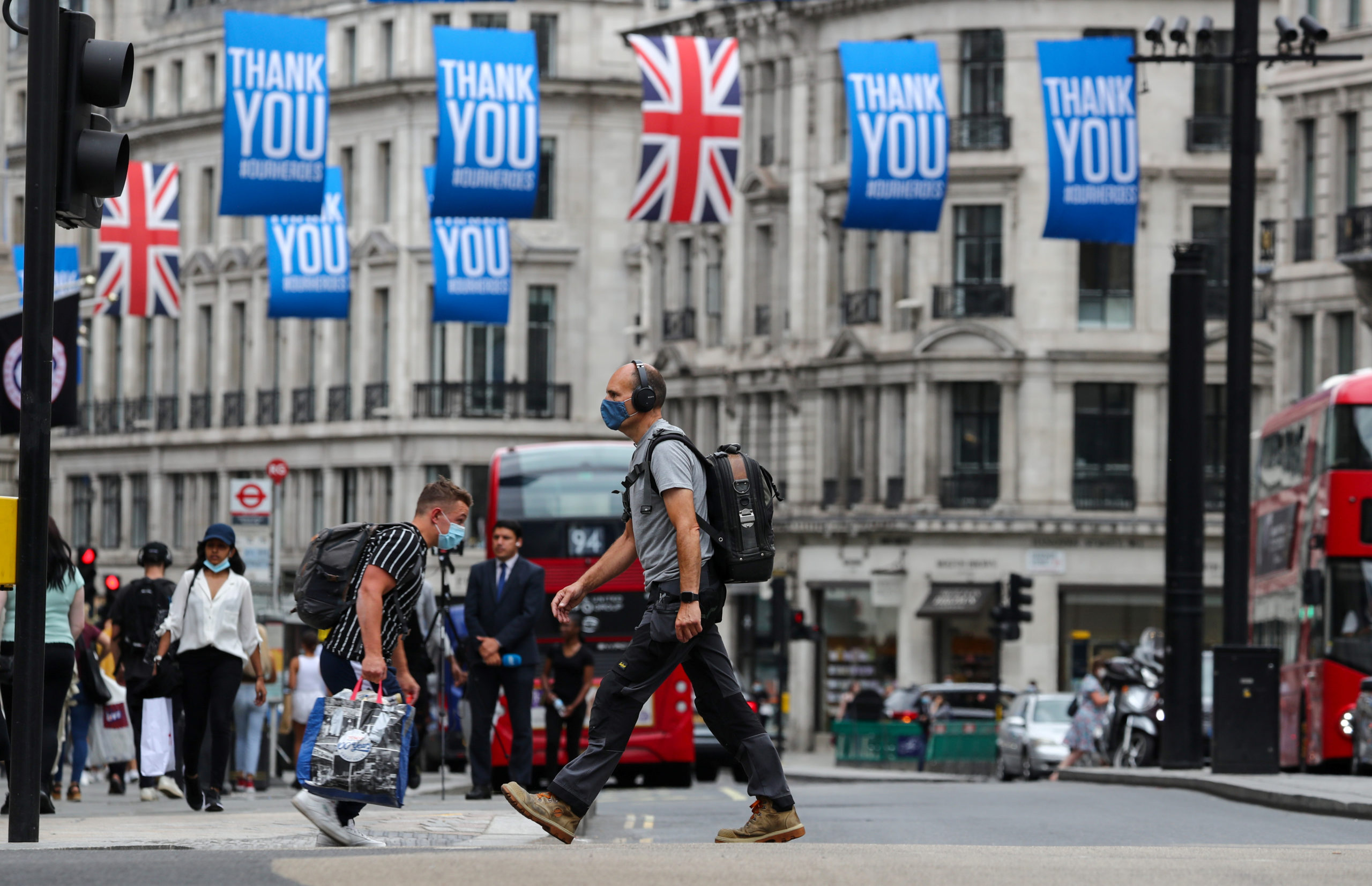 Après la quarantaine sur l'Espagne, Londres surveille la France et l'Allemagne