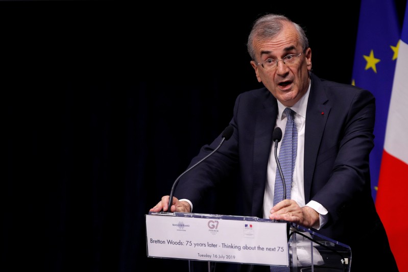 Banquiers et assureurs doivent réduire leur exposition au charbon, selon Villeroy