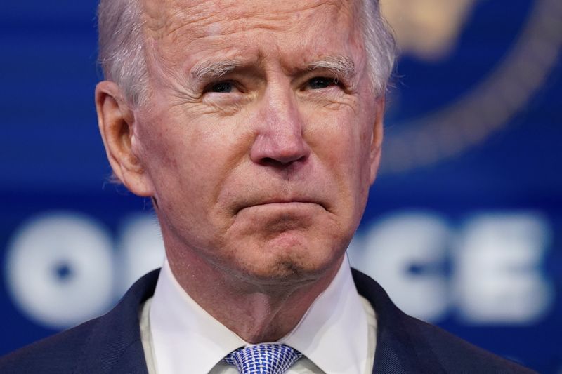 Biden condamne une "insurrection" à Washington