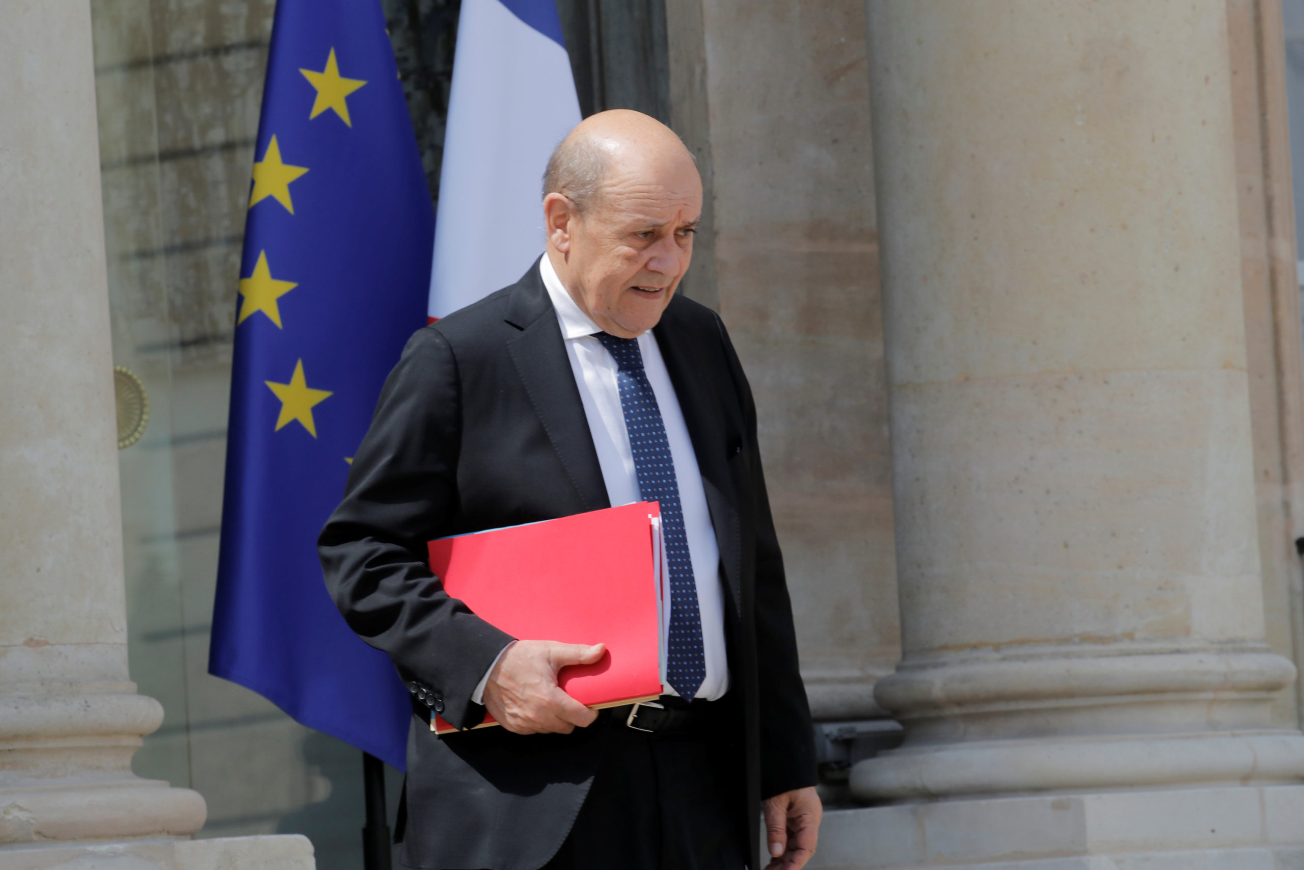 Brexit: Une violation de l'accord de retrait serait "inacceptable", selon Le Drian