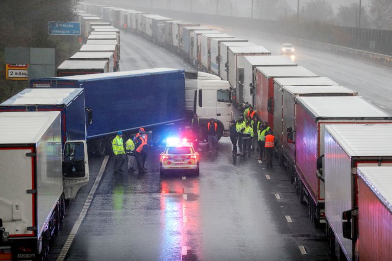 Coronavirus: La France aide les Britanniques à tester les routiers