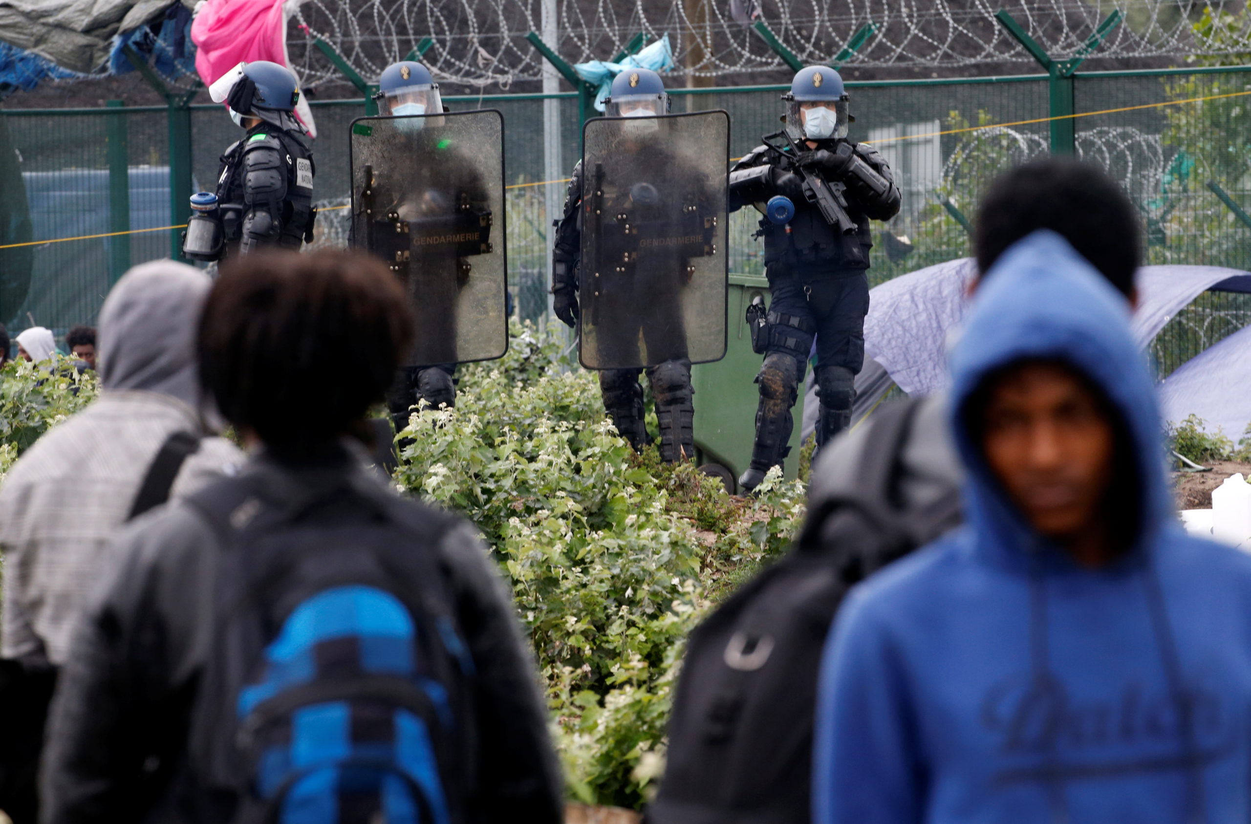 Démantèlement d'un camp de migrants à Calais