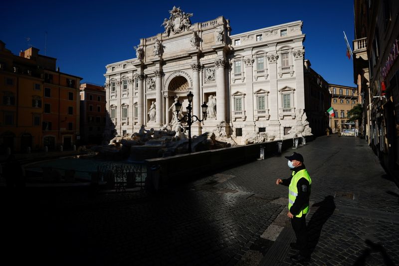 En Italie, 364 décès liés au COVID-19 enregistrés le jour de l'An