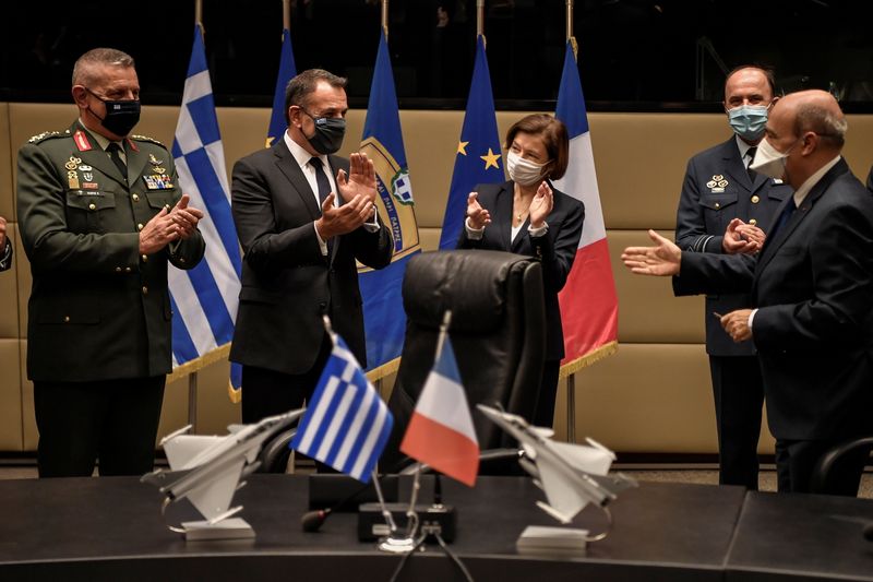 Florence Parly à Athènes pour la signature d'un contrat de 18 Rafale