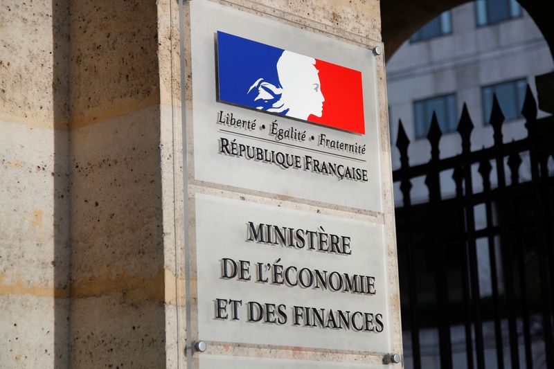 France: Des dépôts pétroliers bloqués, réunion lundi à Bercy