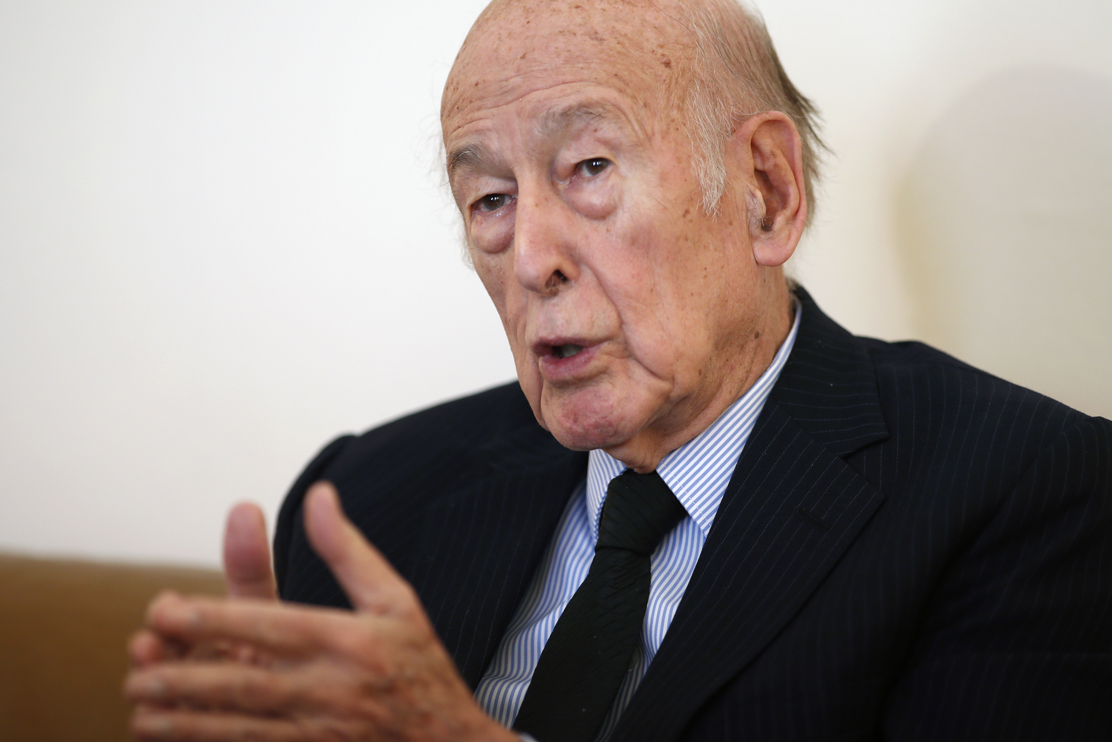 Giscard d'Estaing, toujours hospitalisé, "se sent bien aujourd'hui"