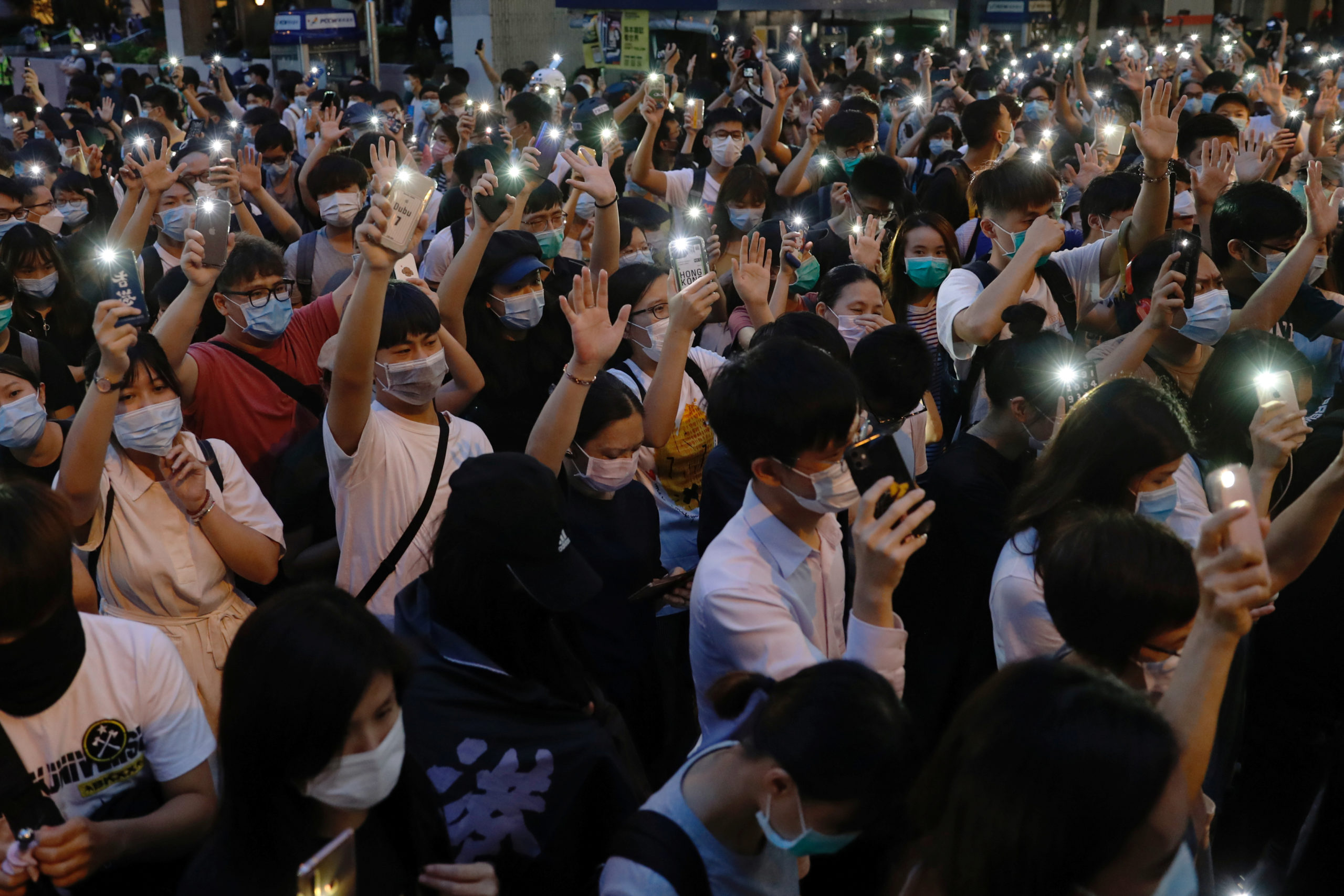 Hong Kong: La police arrête 53 personnes en marge des manifestations