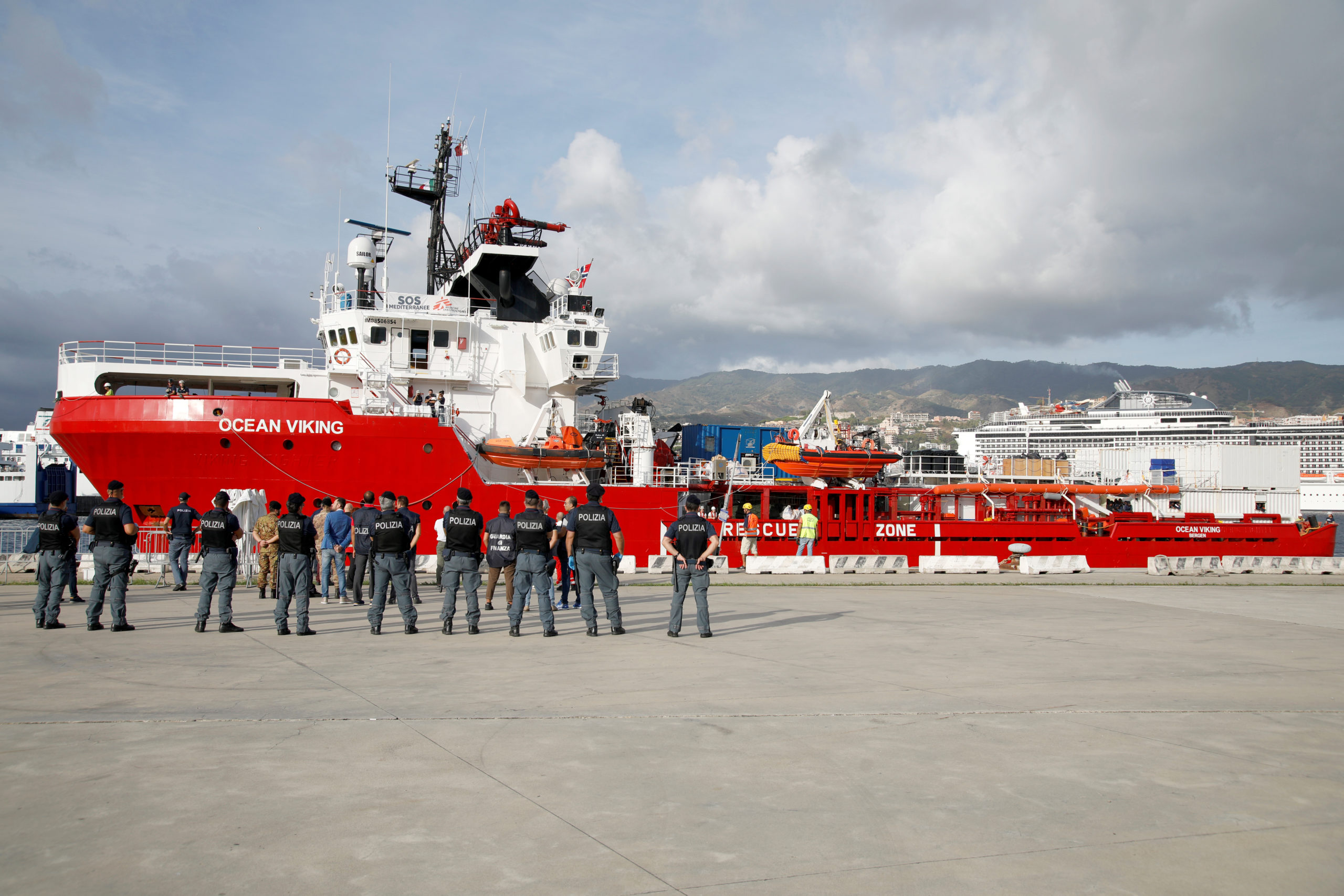 L'Ocean Viking autorisé à débarquer 180 migrants lundi en Sicile