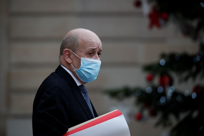 Le Drian condamne les violences à Washington