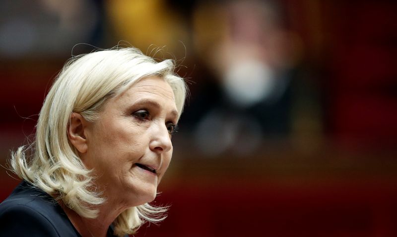 Le Pen déroge au confinement pour honorer Jeanne d'Arc