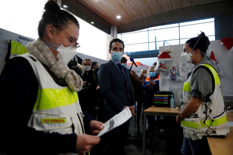 Le trafic aérien divisé par deux en une semaine, dit Djebbari