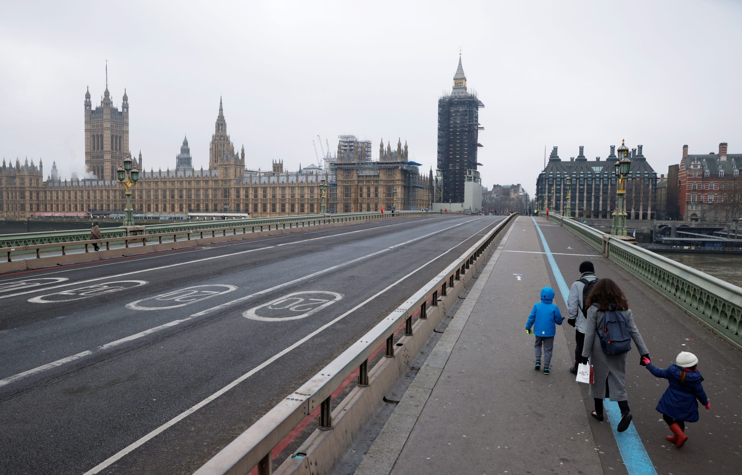 Londres appelle à une trêve mondiale pour permettre les vaccinations anti-COVID