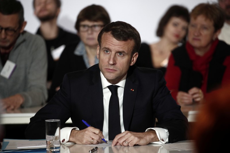 Macron prêt à un référendum sur la réponse au changement climatique