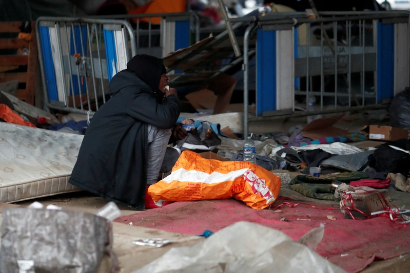 "Mise à l'abri" de migrants porte d'Aubervilliers à Paris