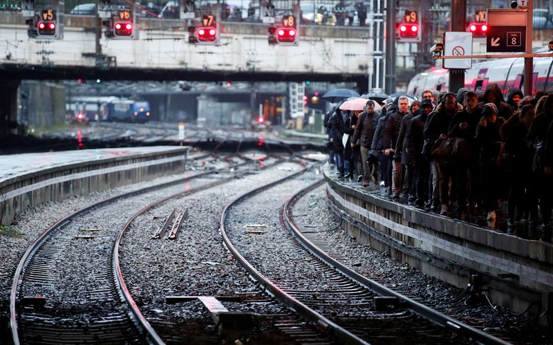 Retraites: Acte II de la mobilisation mardi, le gouvernement parachève son projet