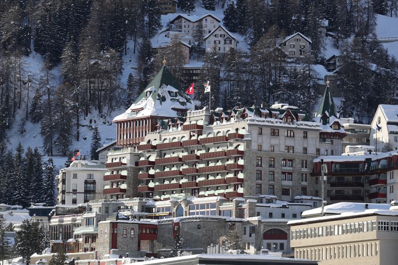 Saint-Moritz: Hôtels en quarantaine et écoles fermées pour contenir les cas de variants du COVID-19