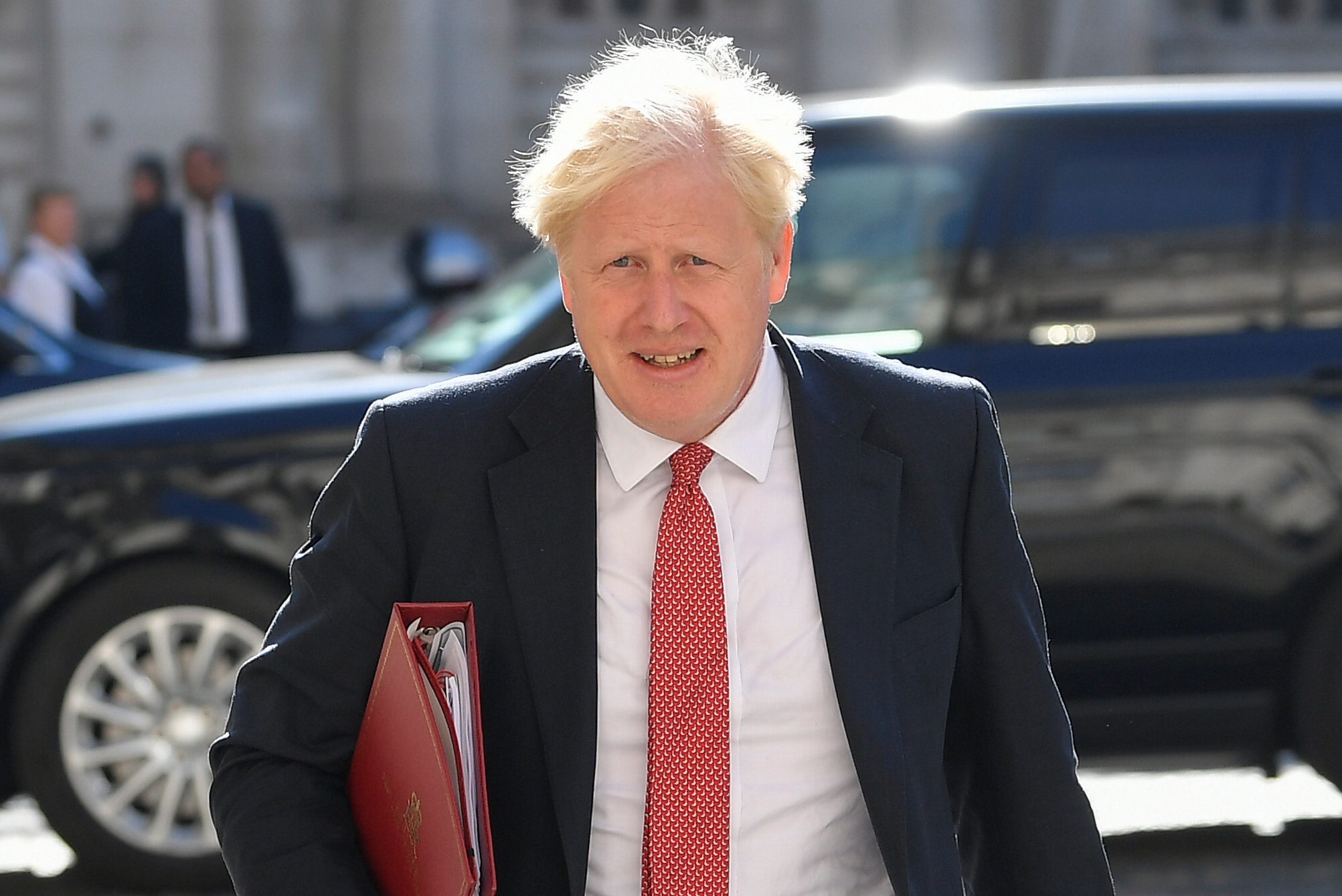 "Suivez-moi sur LinkedIn", lance Boris Johnson aux patrons