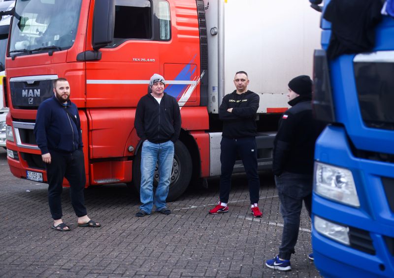 Sur les routes du sud de l'Angleterre, la colère des routiers