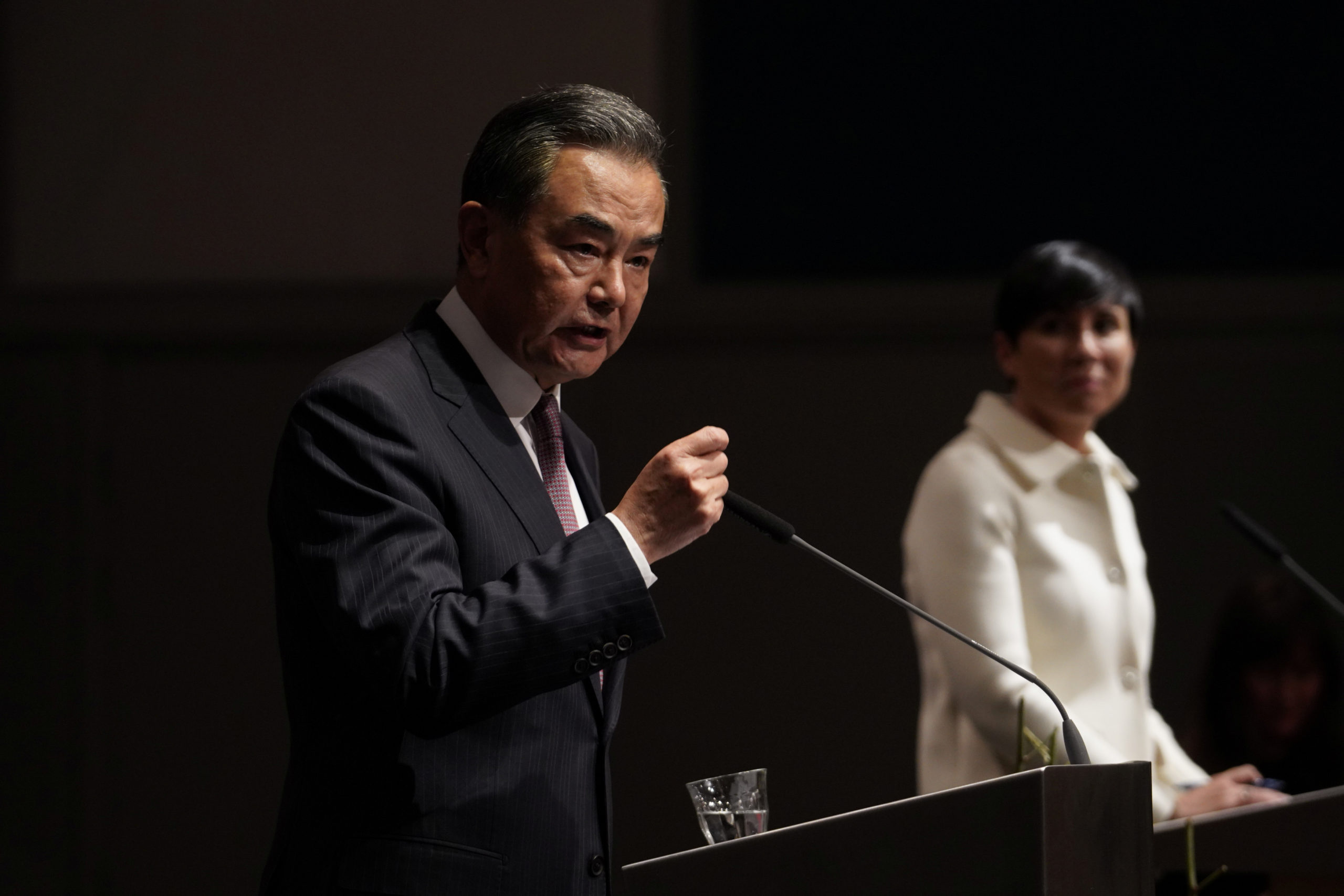 Un haut représentant de Pékin met en doute l'origine chinoise du coronavirus