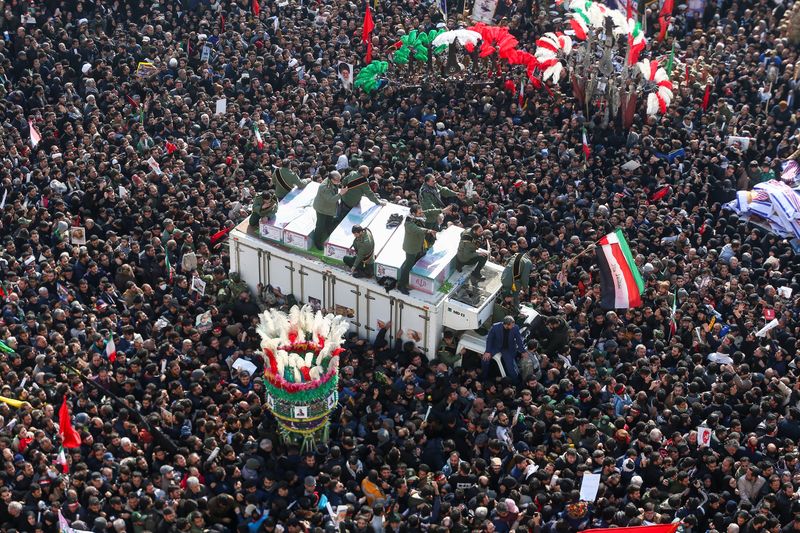 Une foule immense rend hommage au général Soleimani à Téhéran