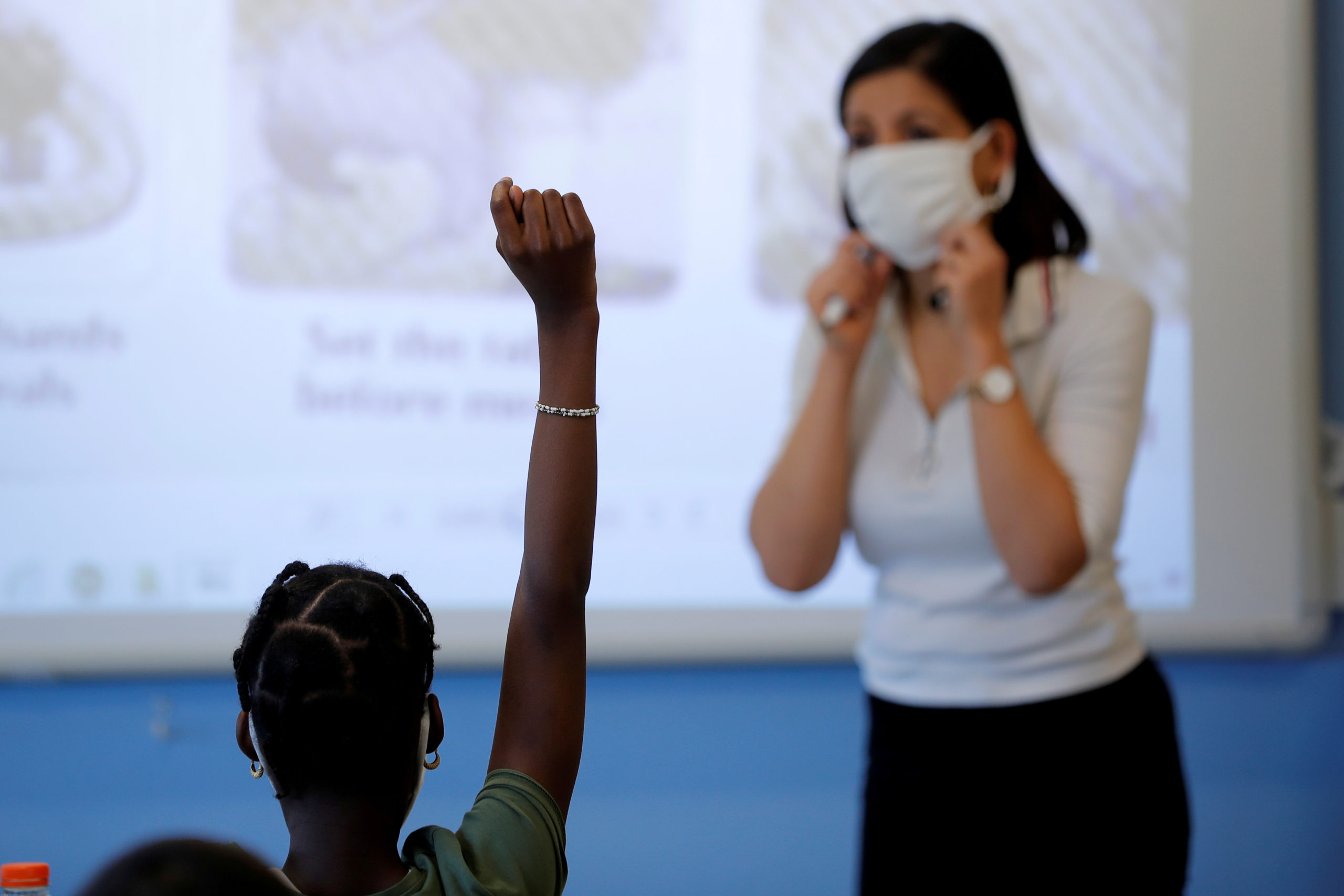 Une prime mensuelle de 100 euros pour rendre le métier d'enseignant plus attractif en France